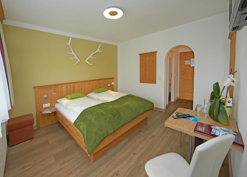 Comfort Hotel Garni Landhaus Gitti Zell am See Room photo